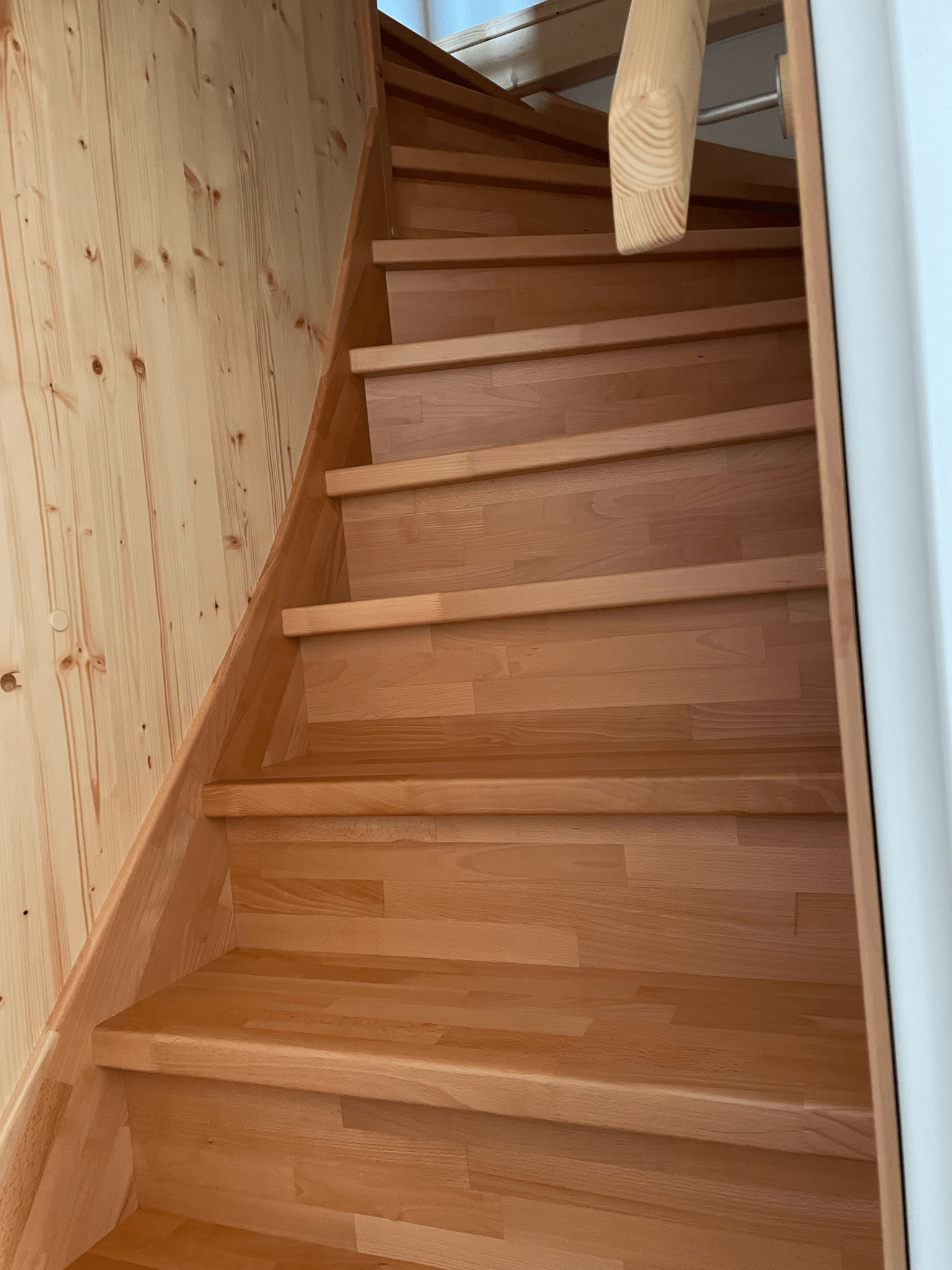 Trap naar zolderkamer